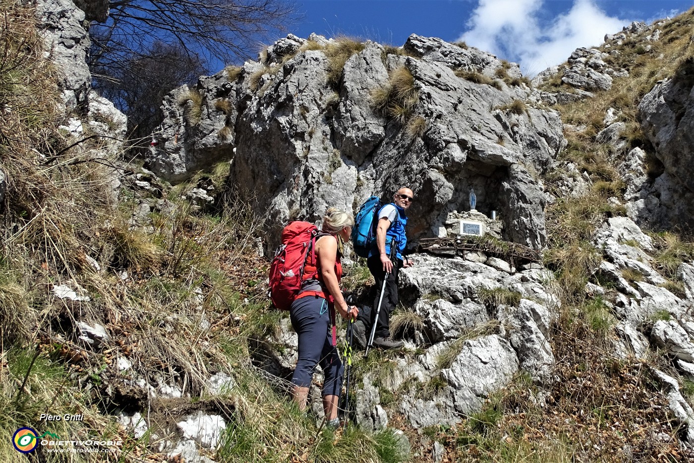 52 Al termine del 'Pass-Canal Catif' ci accoglie la Madonnina.JPG